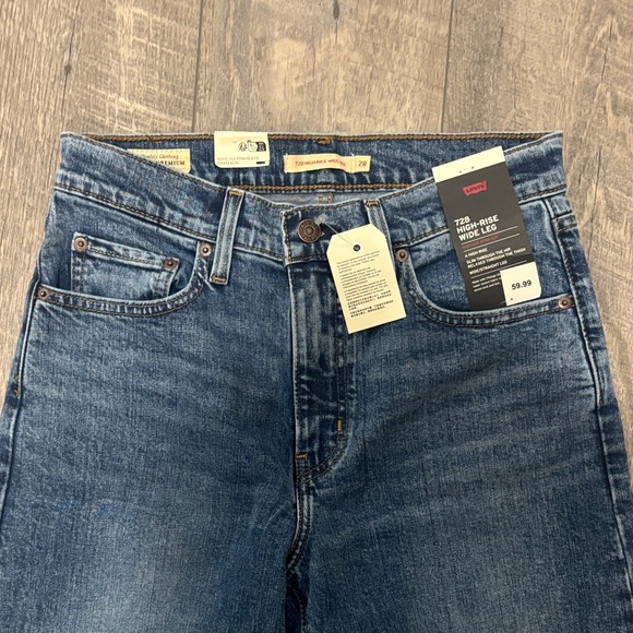 NWT Levi's Blue Flare & Wide Leg Jeans - Picture 2 of 5